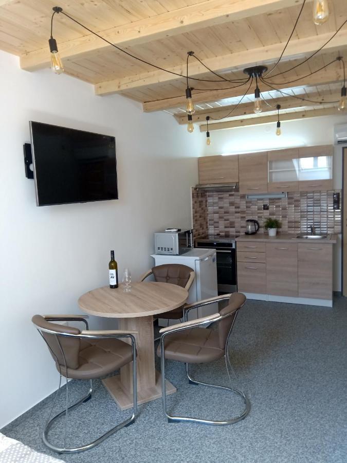U Hradeb Apartment Mikulov Ngoại thất bức ảnh